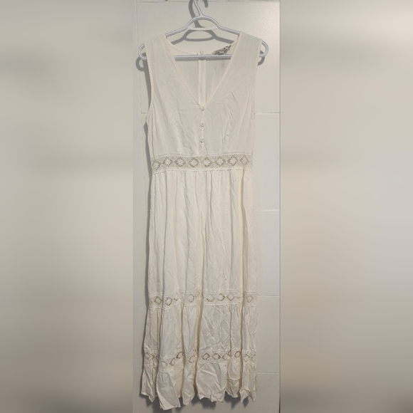Molly Bracken White Woven Maxi Dress with Crochet Detail NWT - Picture 2 of 5